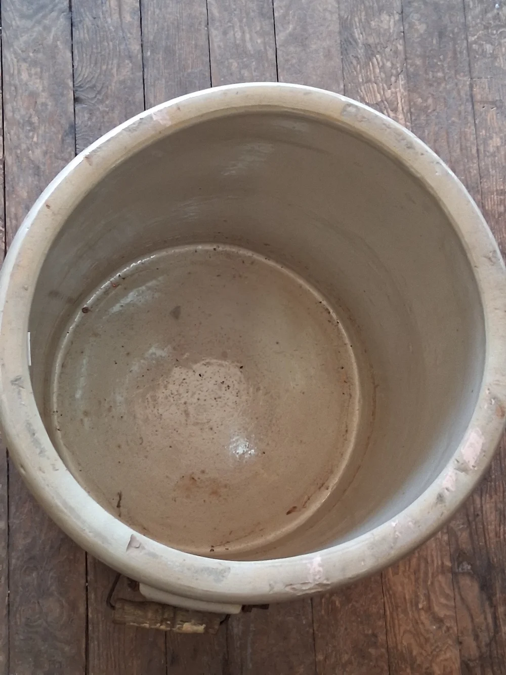 10-Gallon Red Wing.Stoneware Crock with Wing Decal